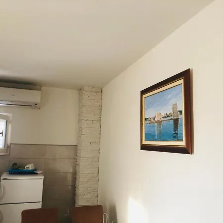 Veronika Apartment *