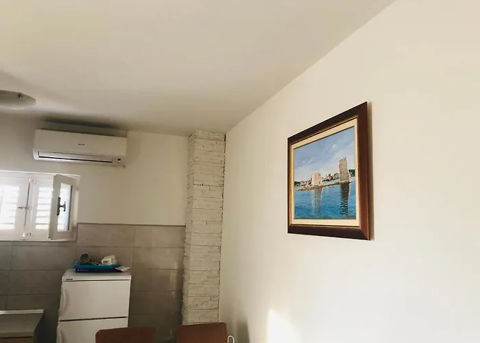 Veronika Apartment *